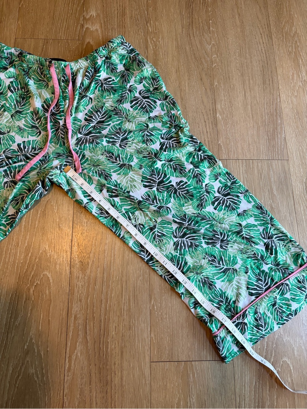Tropical Green Leaf-Print Short-Sleeve & Capris Pajama Set - Picture 16 of 16